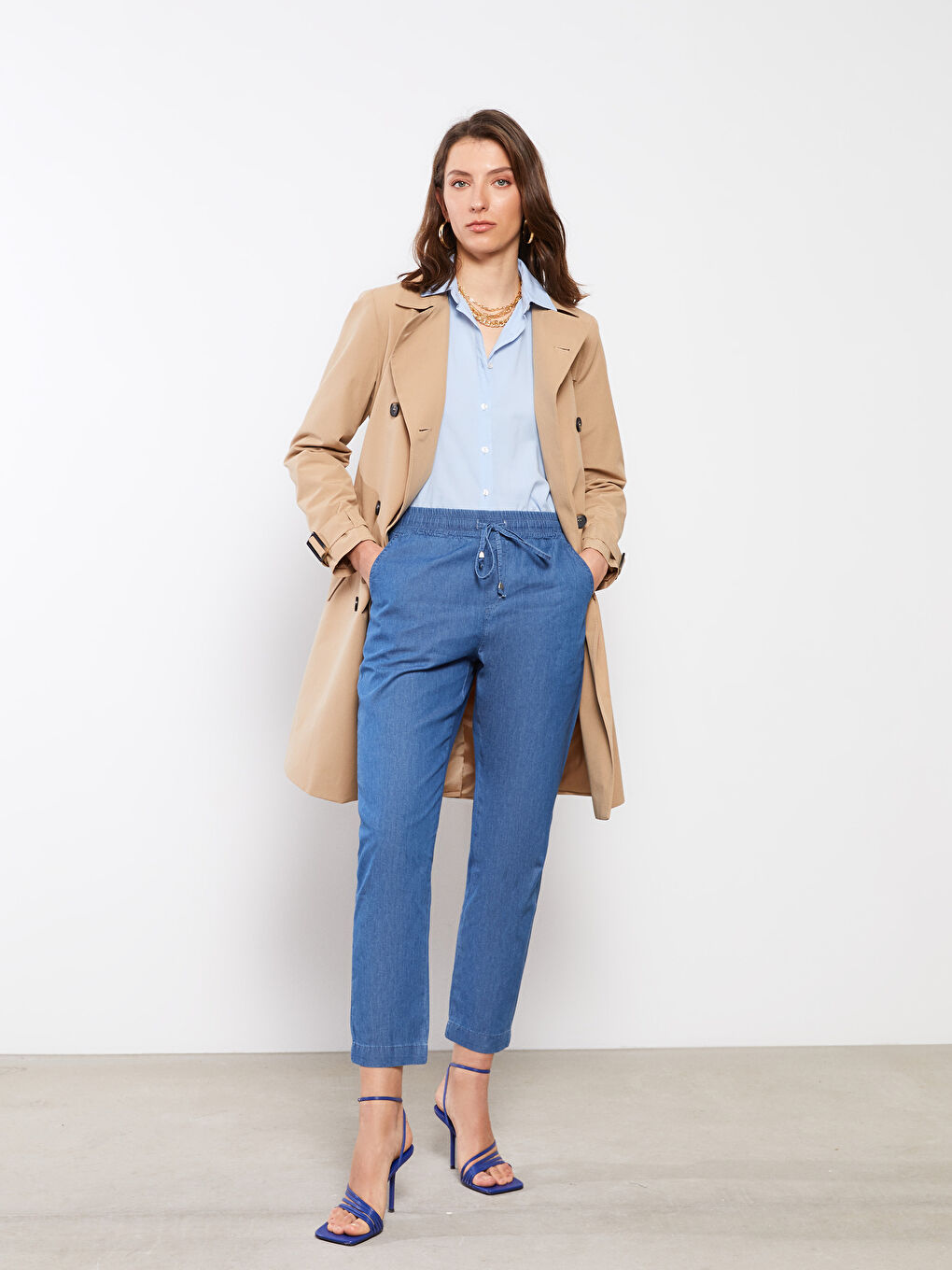 Mavi Beli Lastikli Rahat Kalıp Düz Cep Detaylı Kadın Jean Pantolon-2