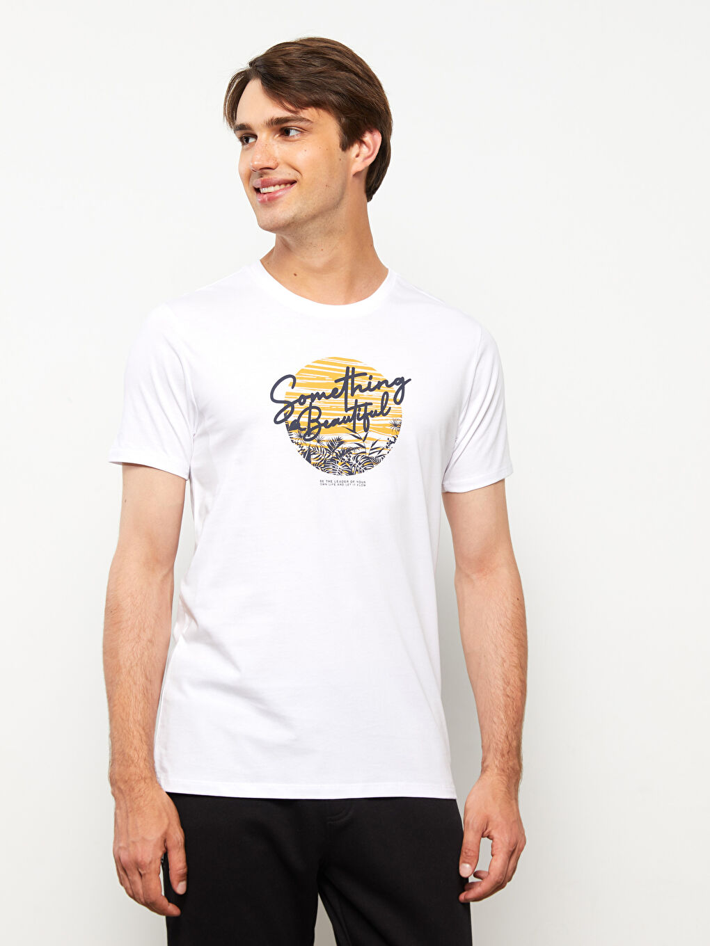 Beyaz Bisiklet Yaka Kısa Kol Baskılı Erkek Tişört-1