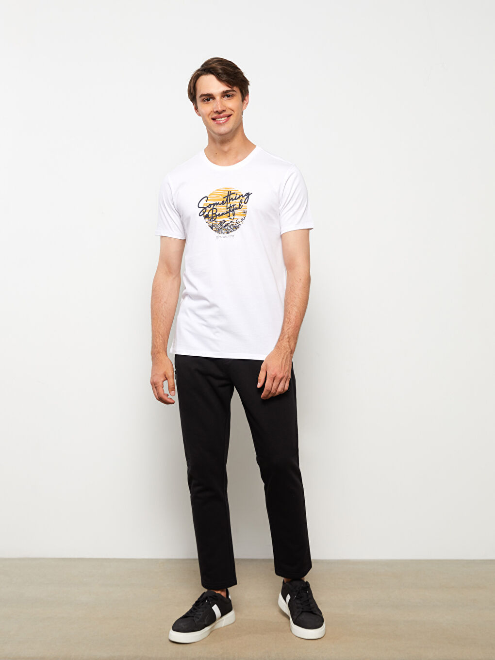 Beyaz Bisiklet Yaka Kısa Kol Baskılı Erkek Tişört-2