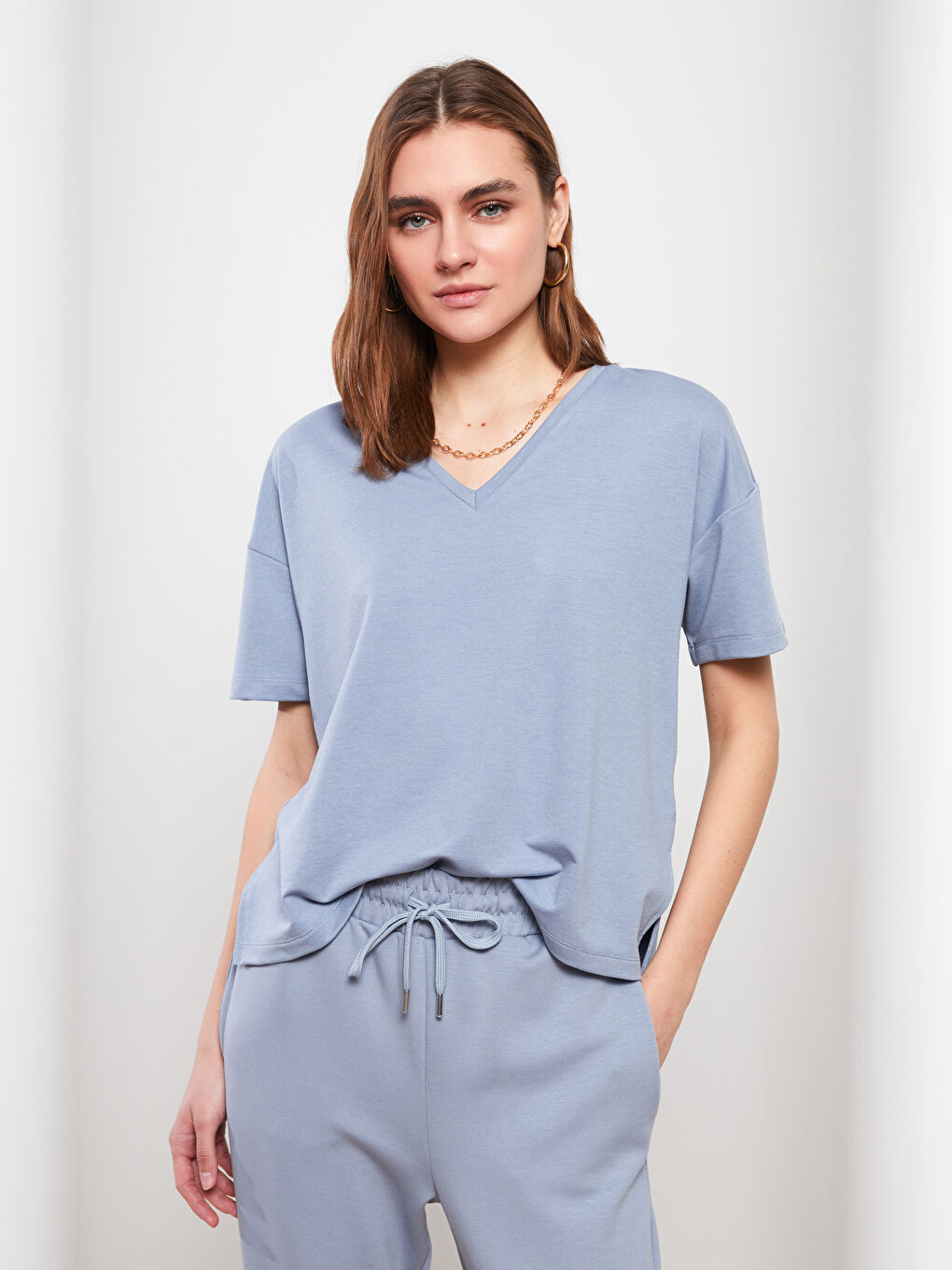 Mavi V Yaka Düz Kısa Kollu Kadın Tişört-1
