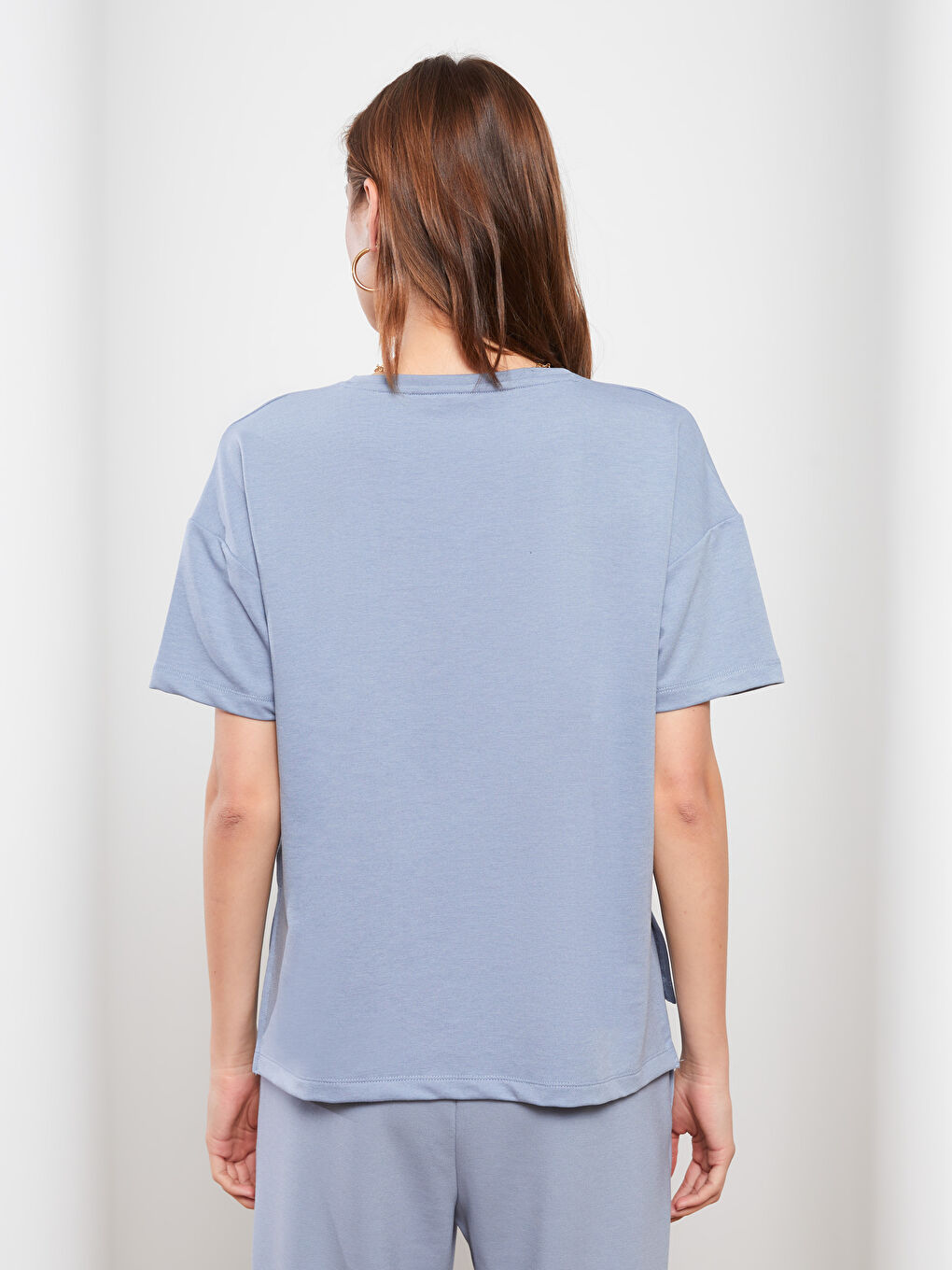 Mavi V Yaka Düz Kısa Kollu Kadın Tişört-4