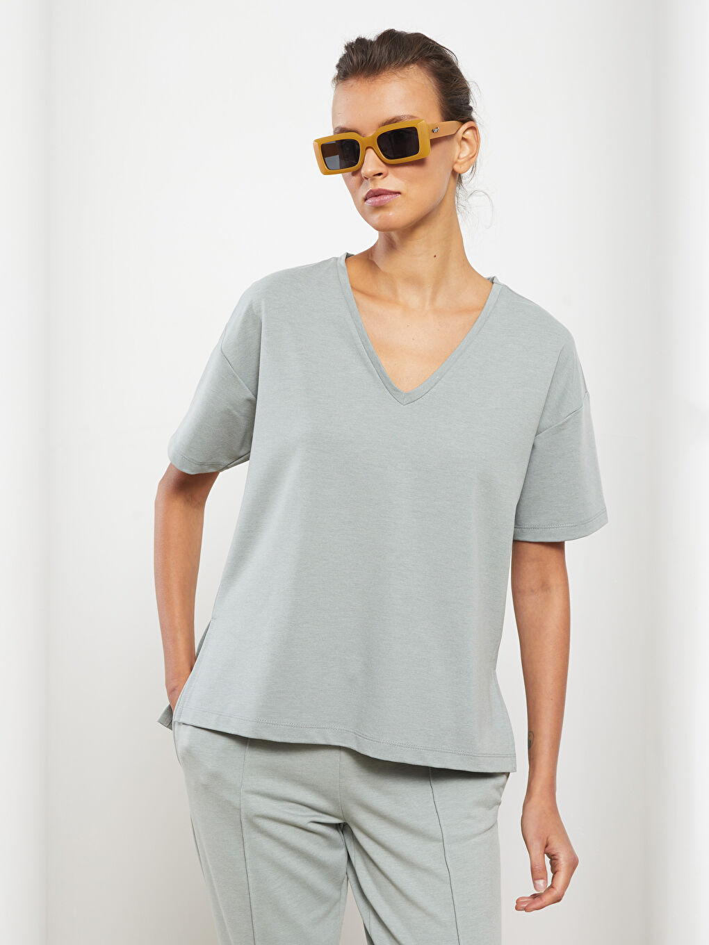 V-Neck Plain Short Sleeve Women's T-Shirt-1