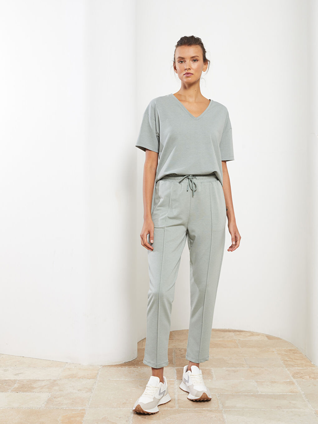 بنطلون رياضي سادة بخصر مرن للسيدات-1