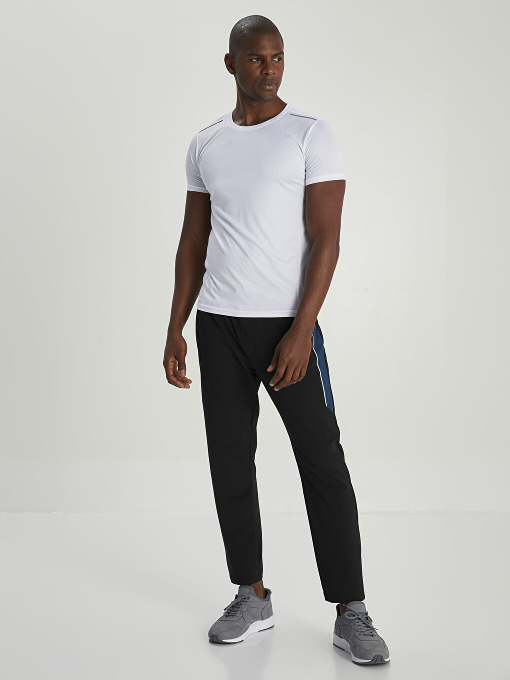 Beyaz Bisiklet Yaka Kısa Kollu Erkek Spor Tişört-2