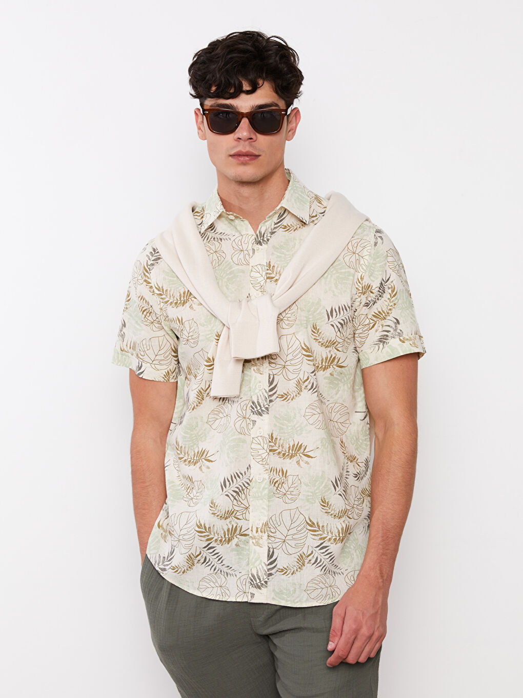 قميص بوبلين منقوش كم قصير بقصة عادية للرجال-1