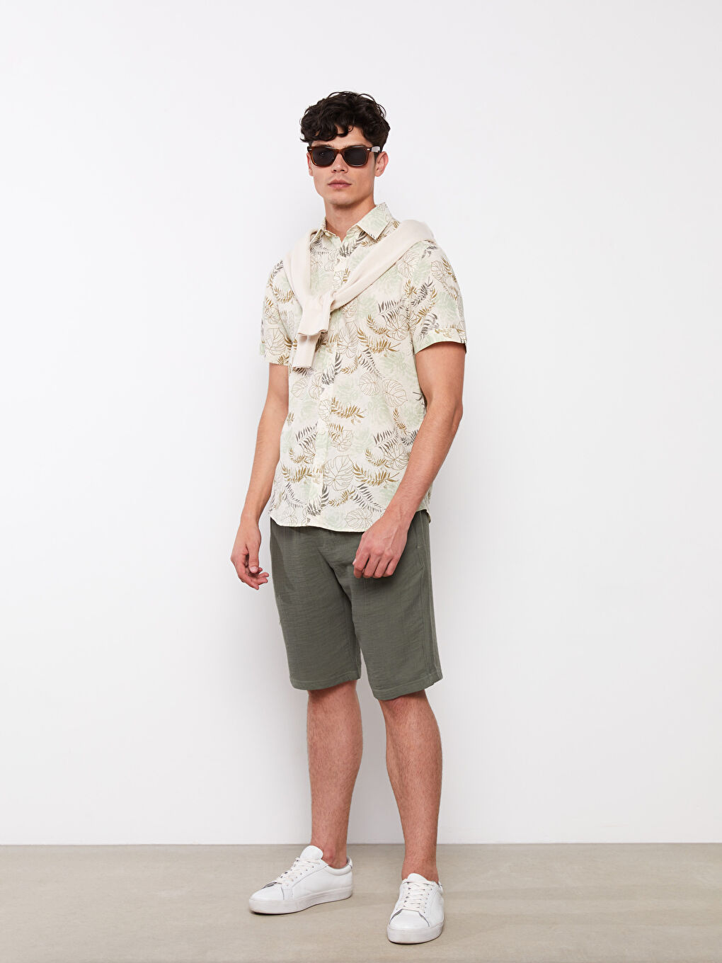 قميص بوبلين منقوش كم قصير بقصة عادية للرجال-2