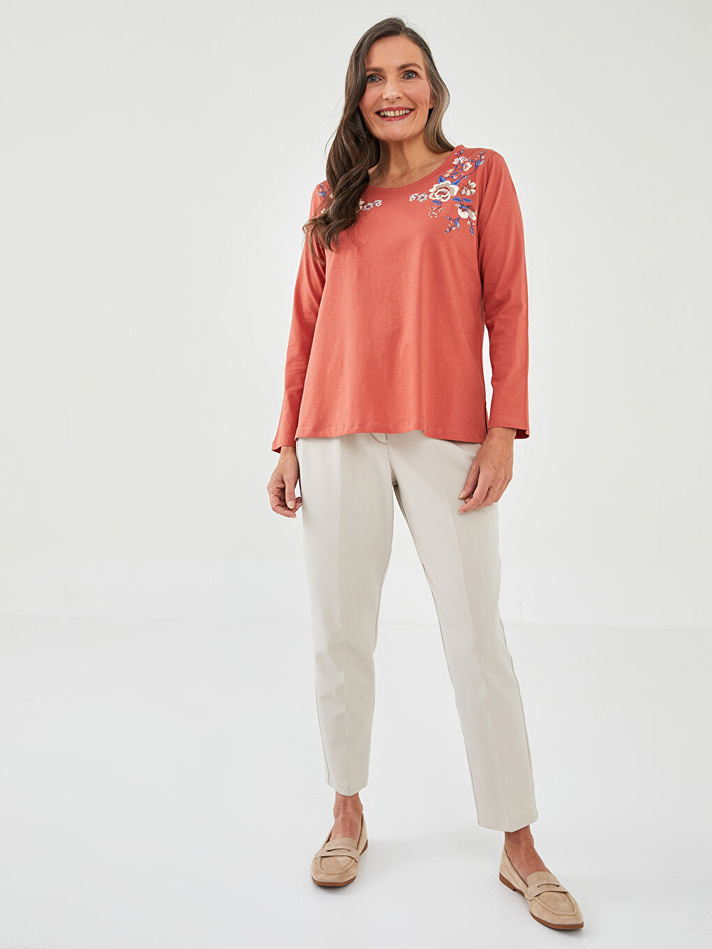 Kahverengi Bisiklet Yaka Çiçekli Uzun Kollu Pamuklu Kadın Tişört-2