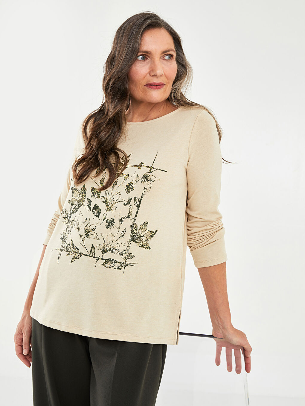 تيشيرت ياقة دائرية مطبوع كم طويل