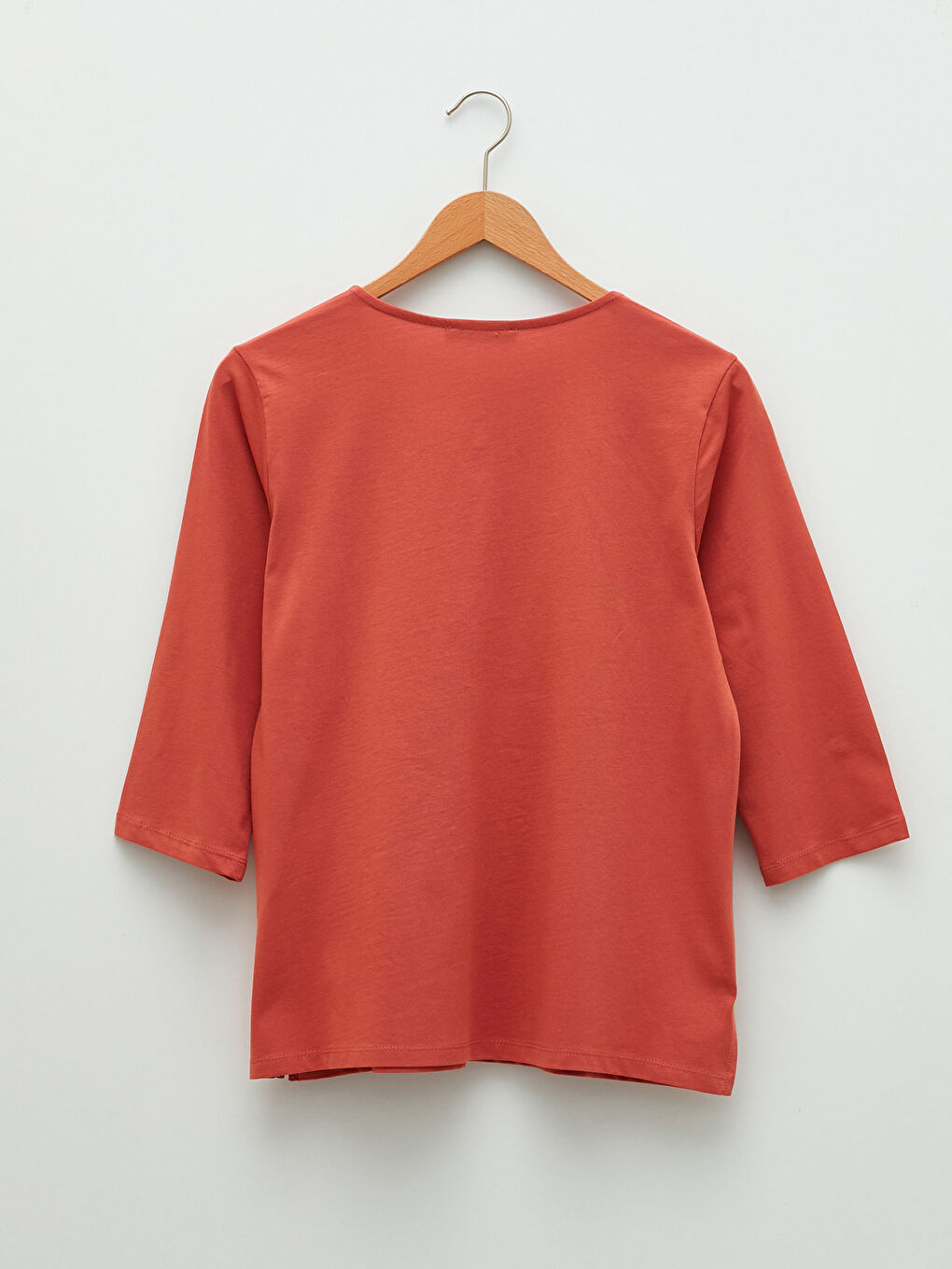 Kahverengi Bağlamalı Yaka Nakışlı Pamuklu Kadın Tişört-6