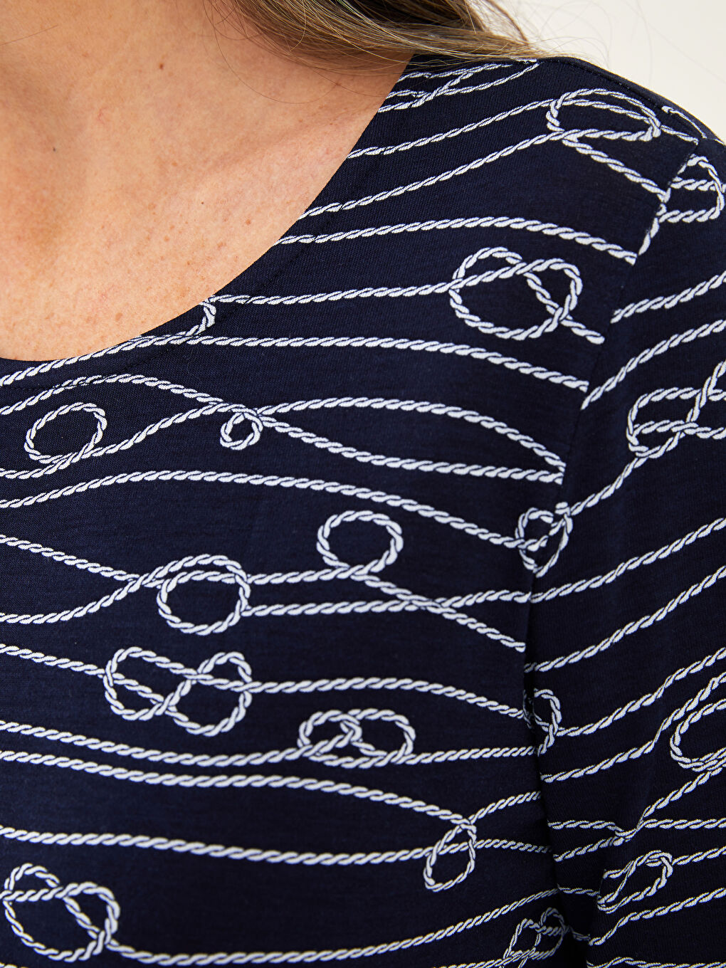 Tricou din Bumbac Pieptănat cu Model Guler Rotund pentru Femei-3