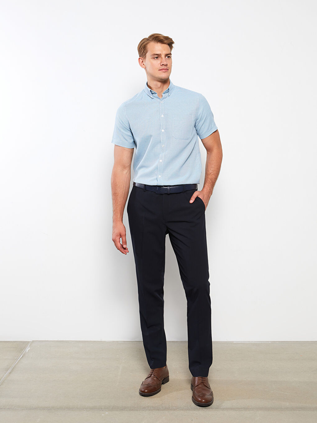 قميص رجالي بكم قصير بقماش دوبي بقصة عادية-2