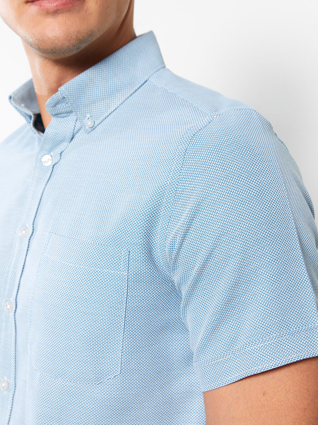 قميص رجالي بكم قصير بقماش دوبي بقصة عادية-3