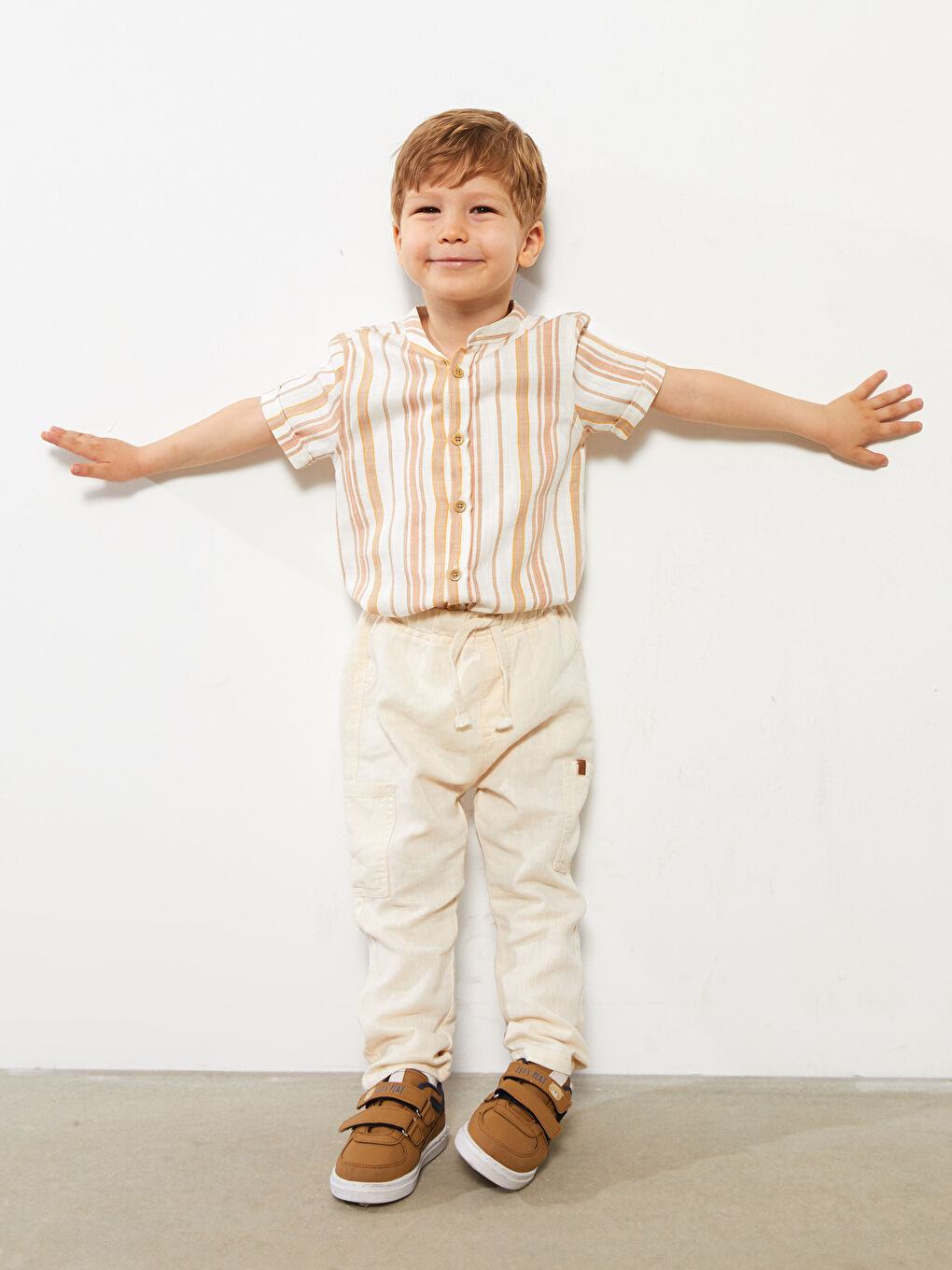 Cămașă Bebeluși Băieți Vărgată cu Guler de Judecător și Mânecă Scurtă-4