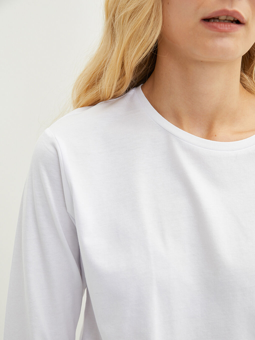 Ekru Bisiklet Yaka Düz Uzun Kollu Pamuklu Kadın Tişört-4