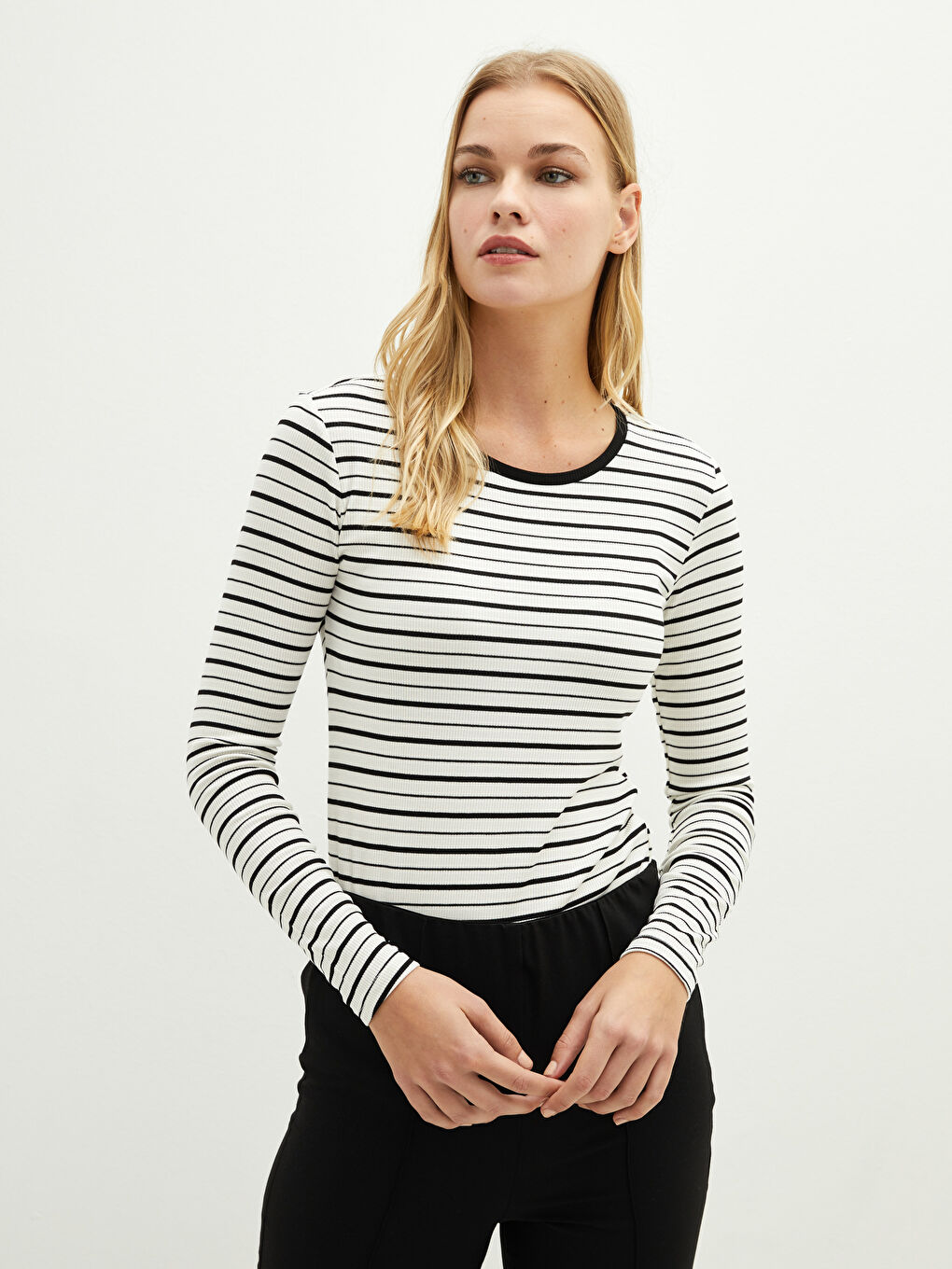 Siyah Bisiklet Yaka Çizgili Uzun Kollu Kadın Tişört-1