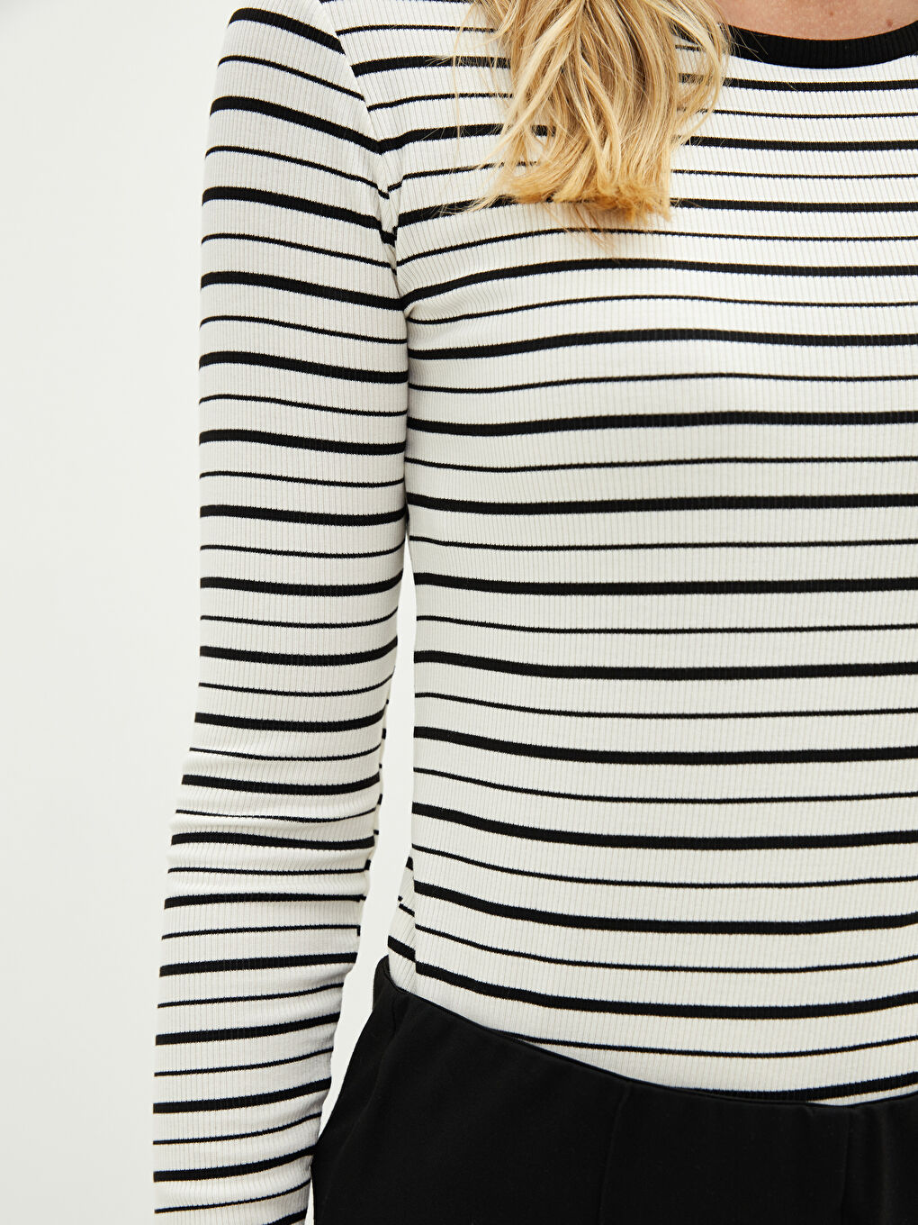 Siyah Bisiklet Yaka Çizgili Uzun Kollu Kadın Tişört-3