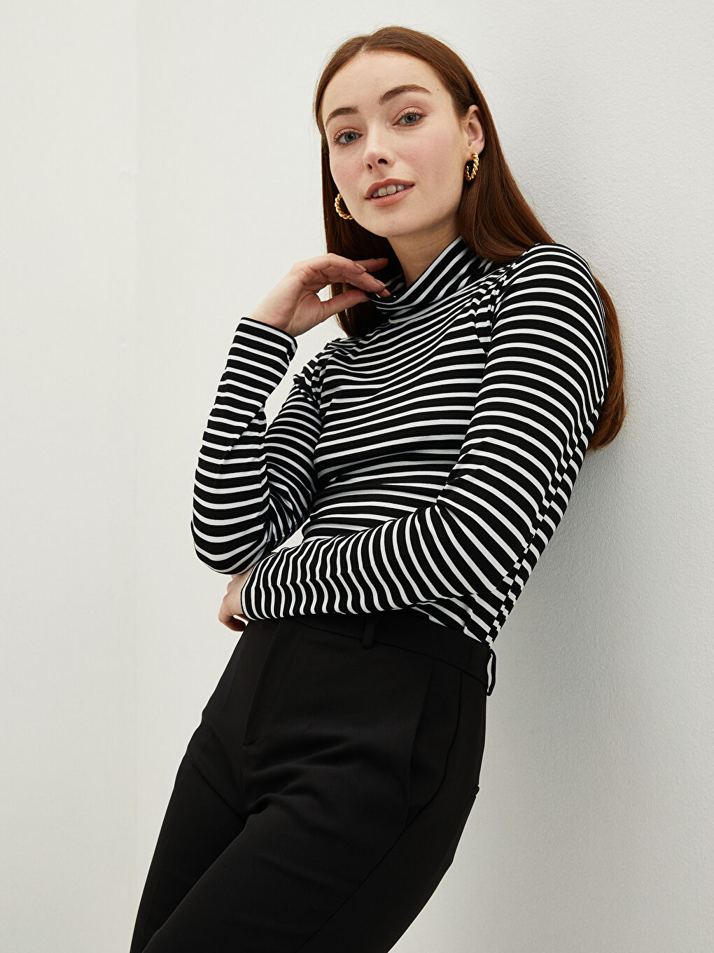 Siyah Dik Yaka Çizgili Uzun Kollu Kadın Body