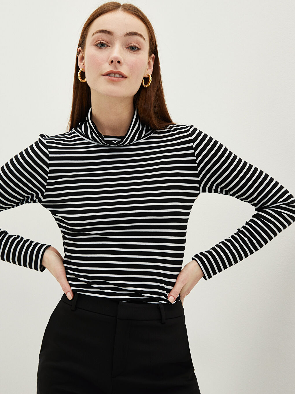 Siyah Dik Yaka Çizgili Uzun Kollu Kadın Body-1