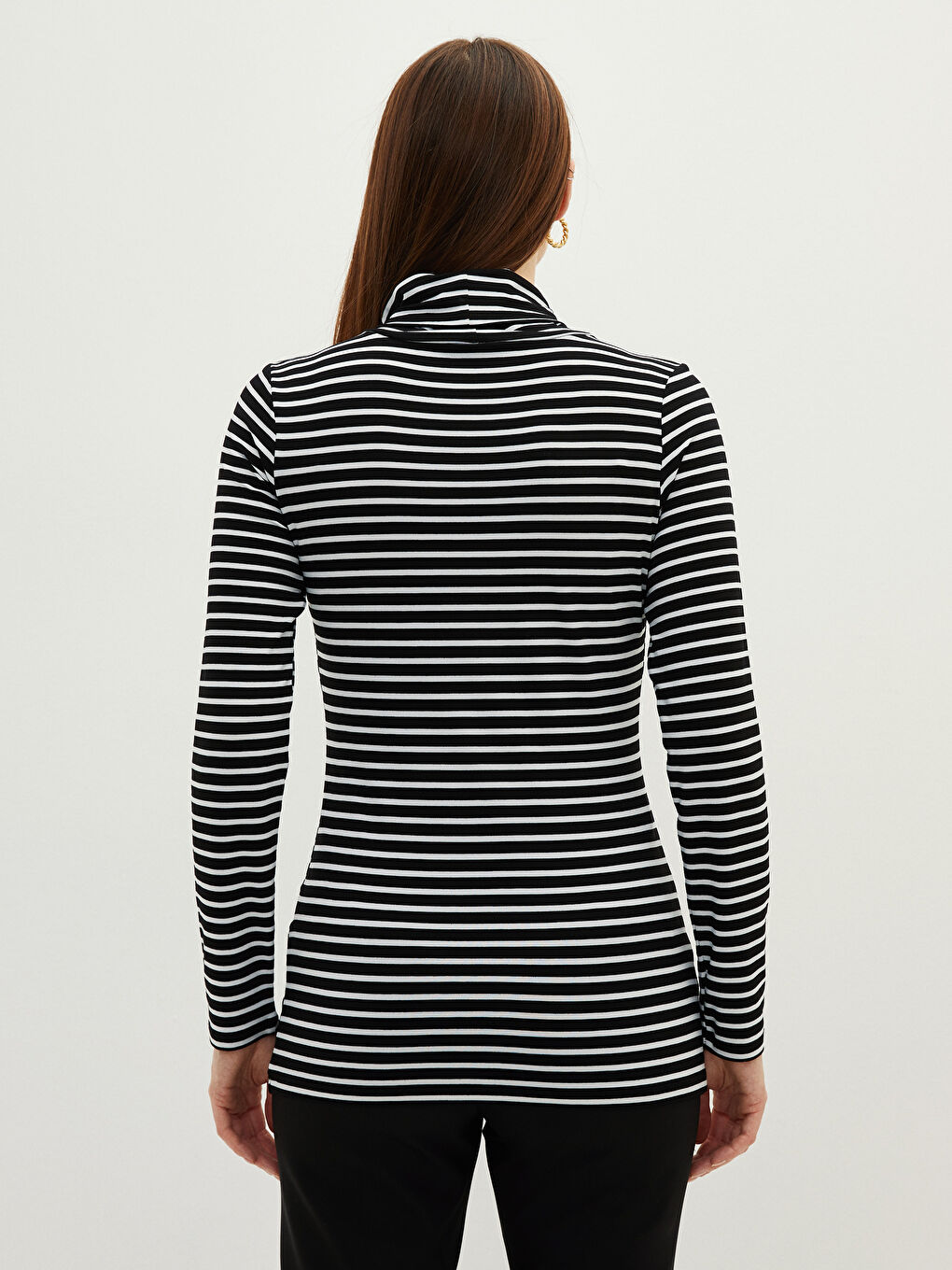 Siyah Dik Yaka Çizgili Uzun Kollu Kadın Body-4