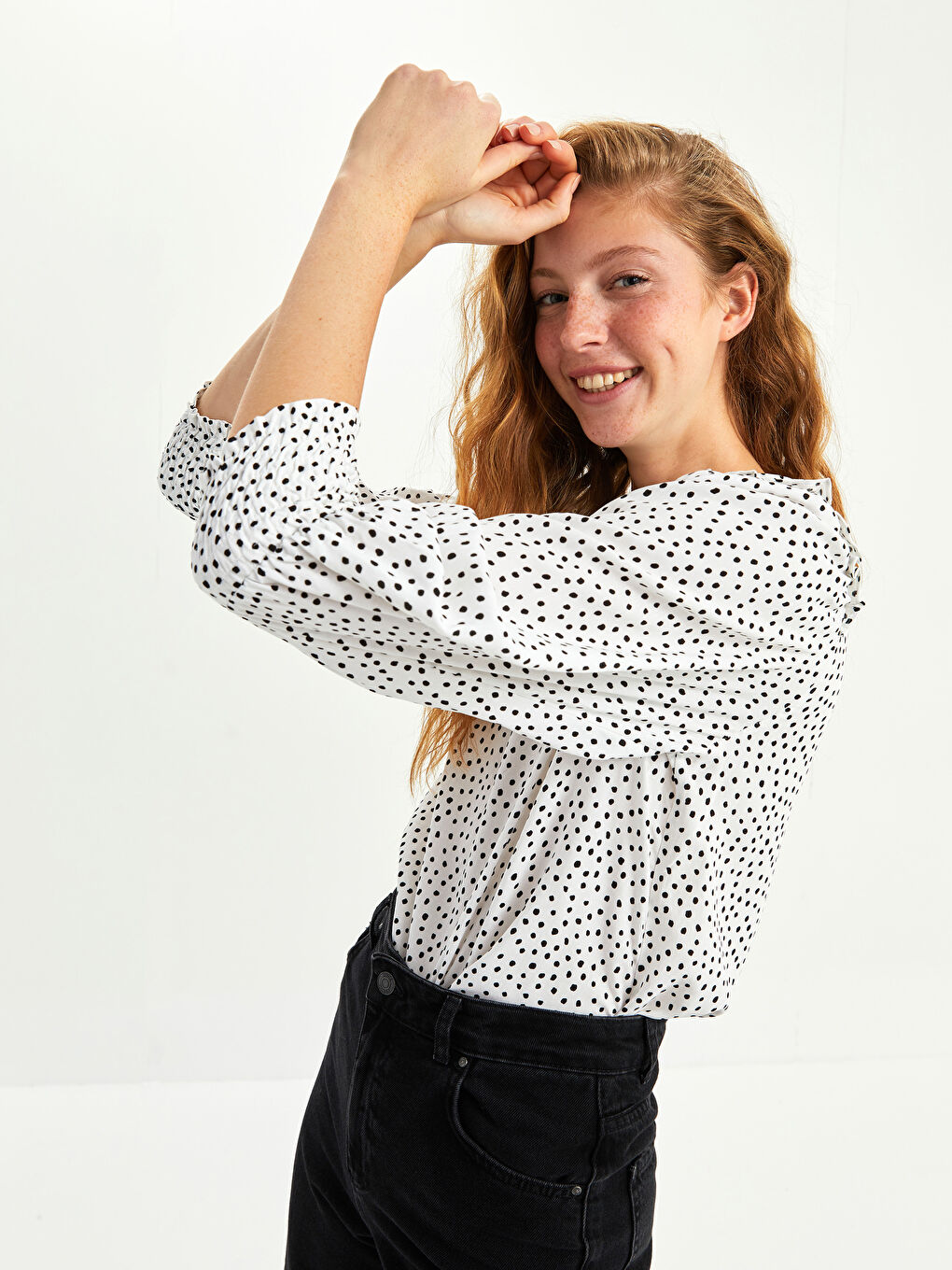 Beyaz Hakim Yaka Puantiyeli Uzun Kollu Viskon Kadın Bluz-1