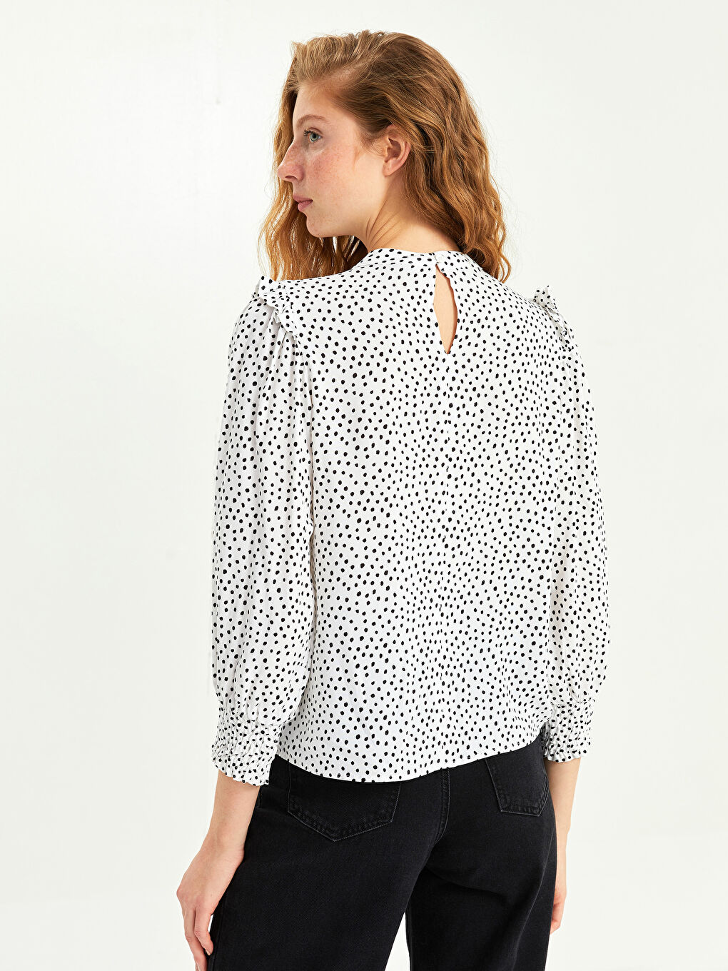 Beyaz Hakim Yaka Puantiyeli Uzun Kollu Viskon Kadın Bluz-4