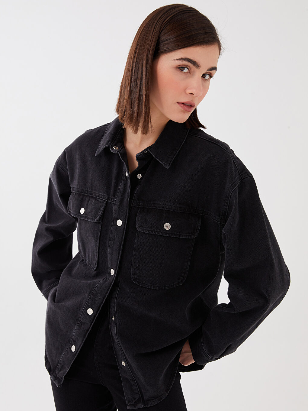 Siyah Önden Düğme Kapamalı Düz Uzun Kollu Kadın Rodeo Jean Gömlek Ceket