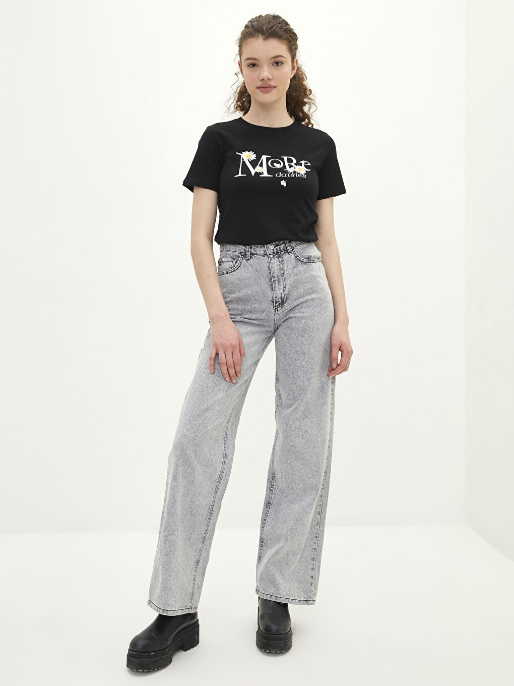 Siyah Bisiklet Yaka Baskılı Kısa Kollu Pamuklu Kadın Tişört-2