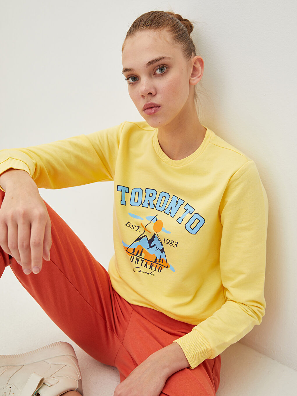 Женская толстовка с круглым вырезом и длинными рукавами с принтом