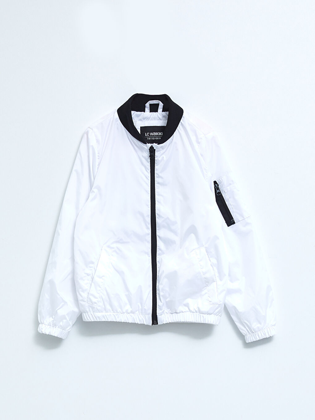 Beyaz Kolej Yaka Baskılı Erkek Çocuk Yağmurluk