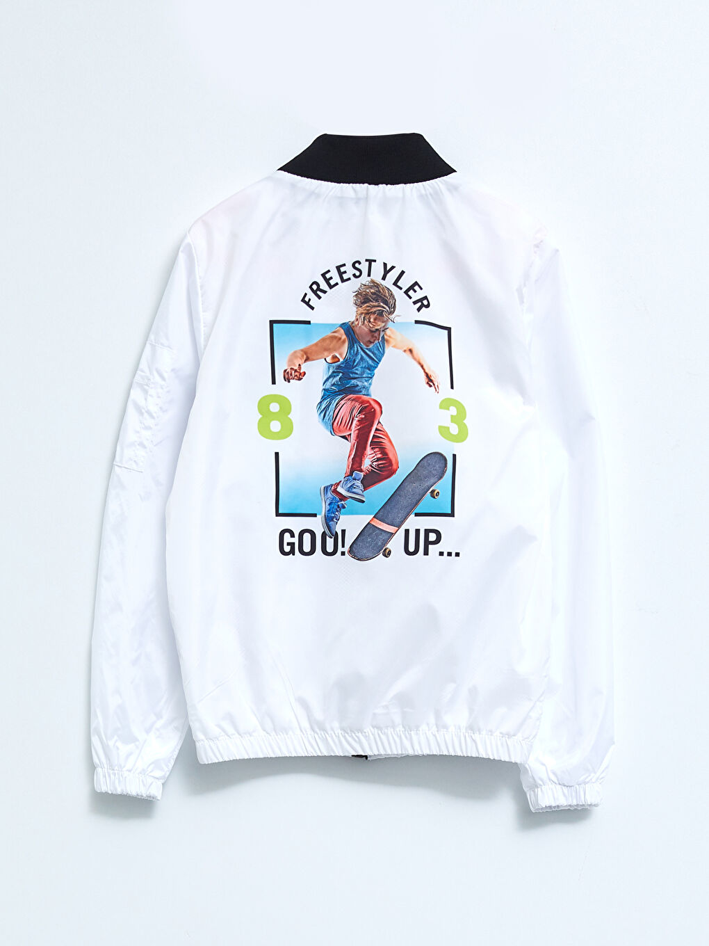 Beyaz Kolej Yaka Baskılı Erkek Çocuk Yağmurluk-1