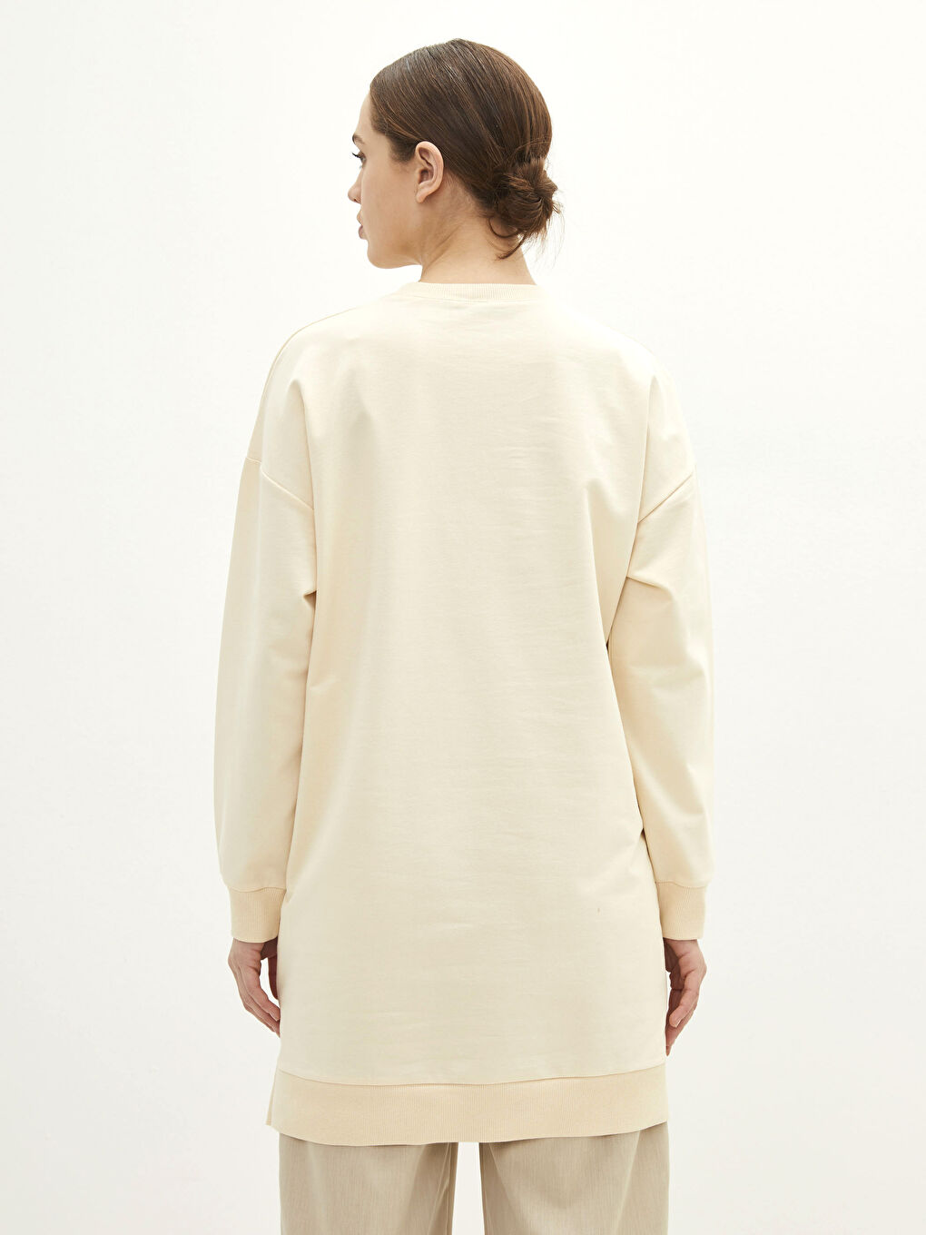 Свитшот-туника с круглым вырезом, принтом Микки Мауса, длинным рукавом, оверсайз для женщин-4