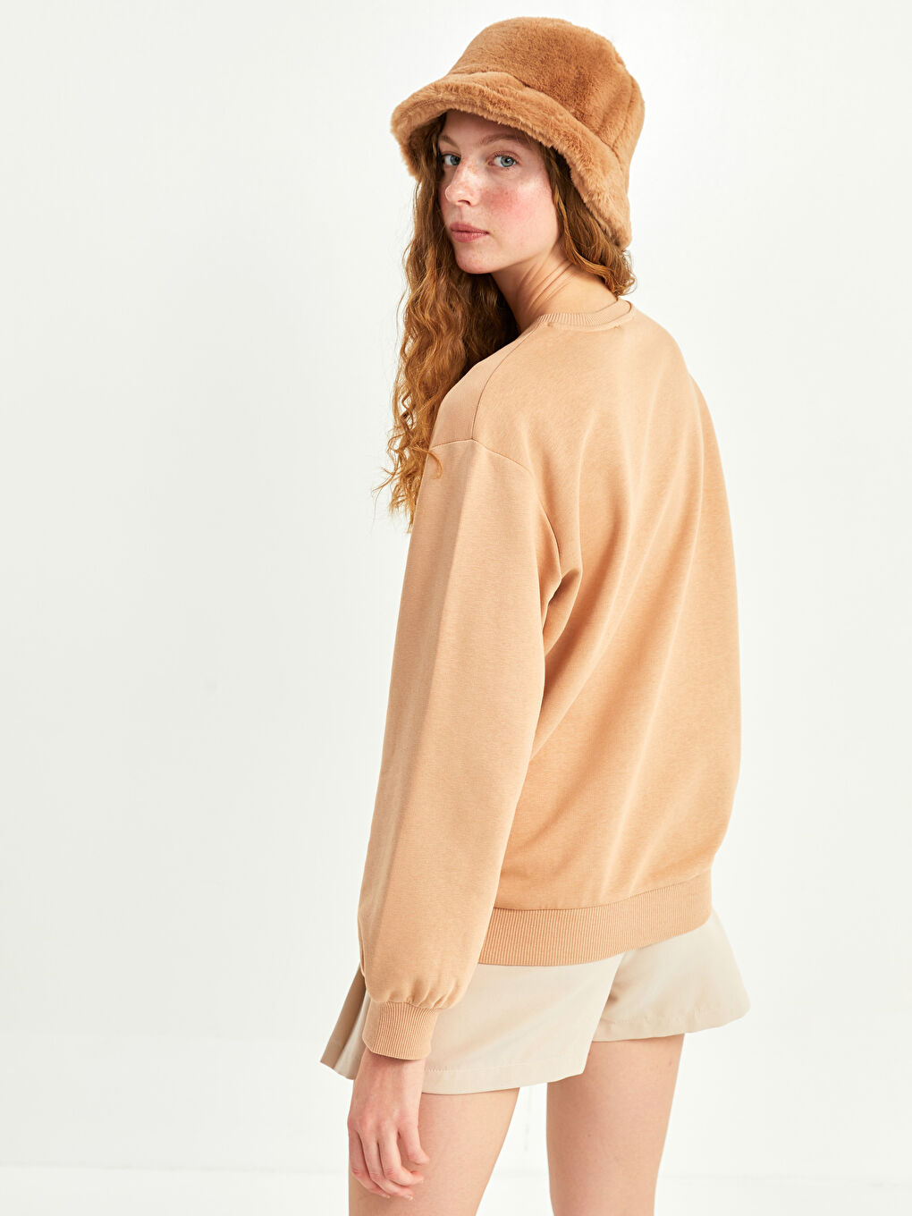 Bej Bisiklet Yaka Bambi Baskılı Uzun Kollu Kadın Sweatshirt-4