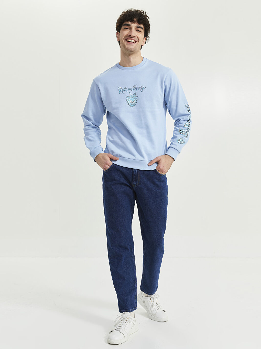 Ерлерге арналған рик пен морти принтті ұзын жеңді дөңгелек жағалы свитшот-2