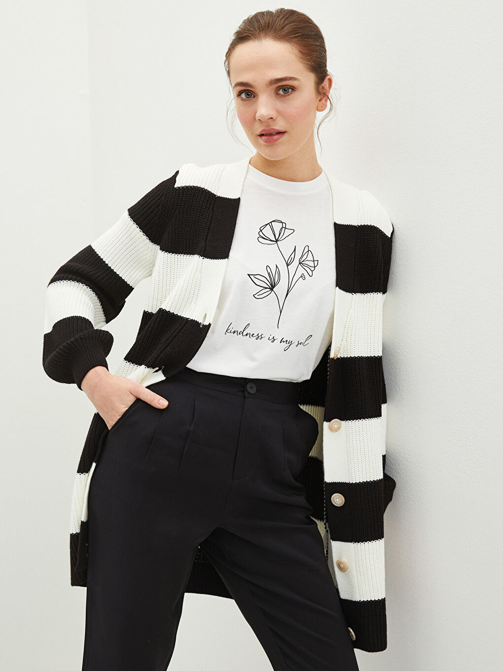 Siyah V Yaka Renk Bloklu Uzun Kollu Kadın Triko Hırka-2