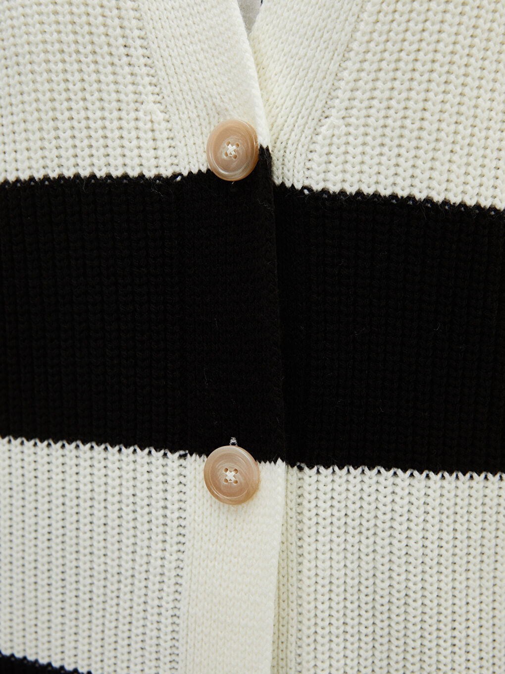 Siyah V Yaka Renk Bloklu Uzun Kollu Kadın Triko Hırka-4