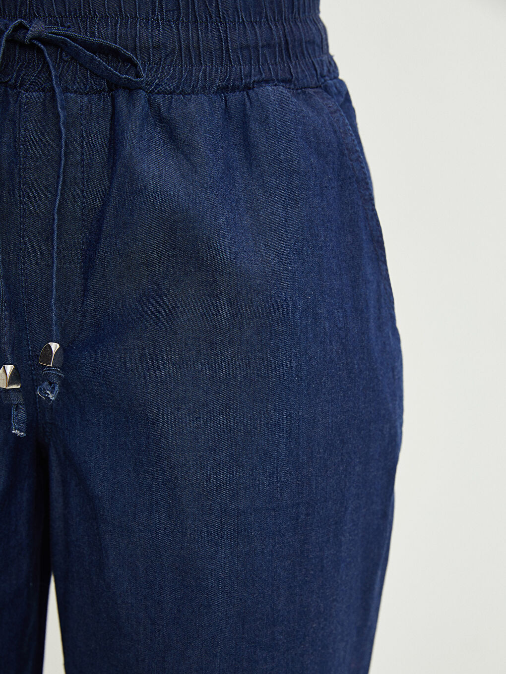 جينز للسيدات بوسط مطاطي واسع الساق مستقيم بتفاصيل جيوب-4