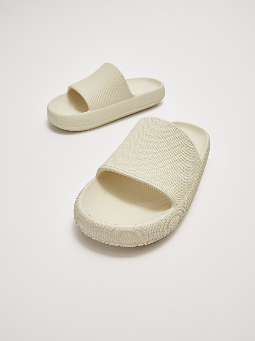 Single-Band Women's Slippers-3