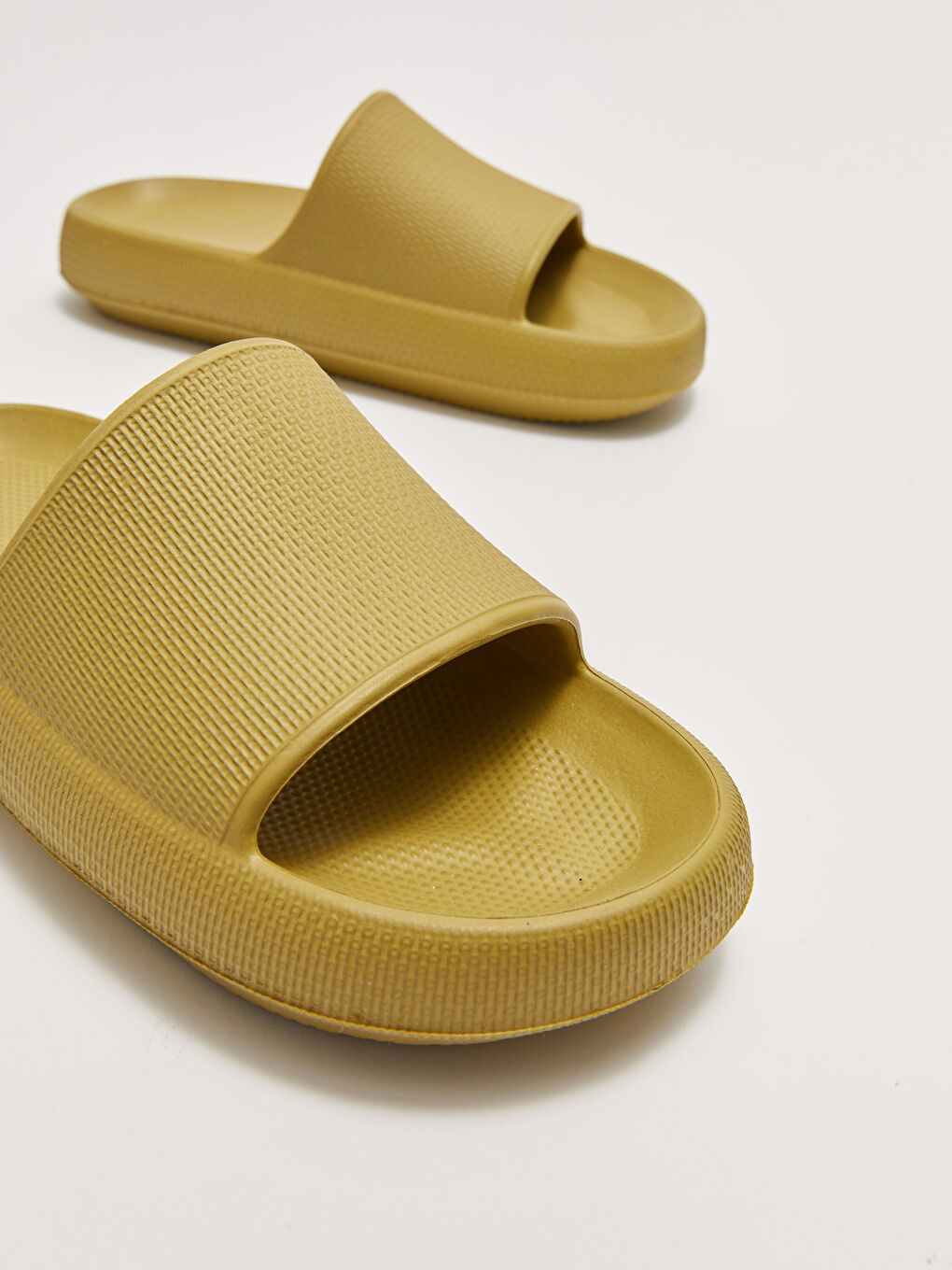 Single-Band Women's Slippers-2