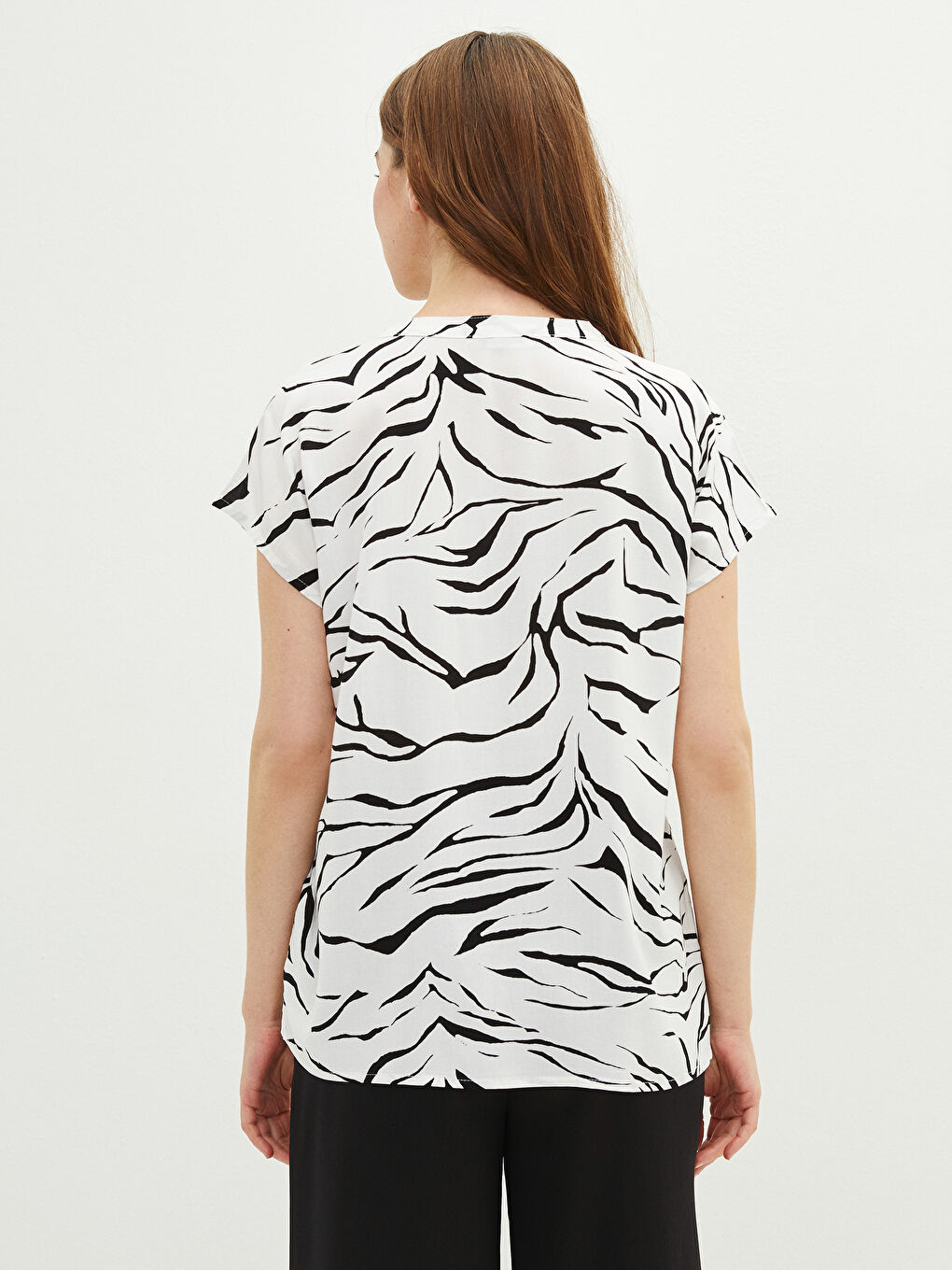 LCWAIKIKI Classic Tie Collar Patterned Short Sleeve Viscose Women's Blouse -S2CT20Z8-LQJ