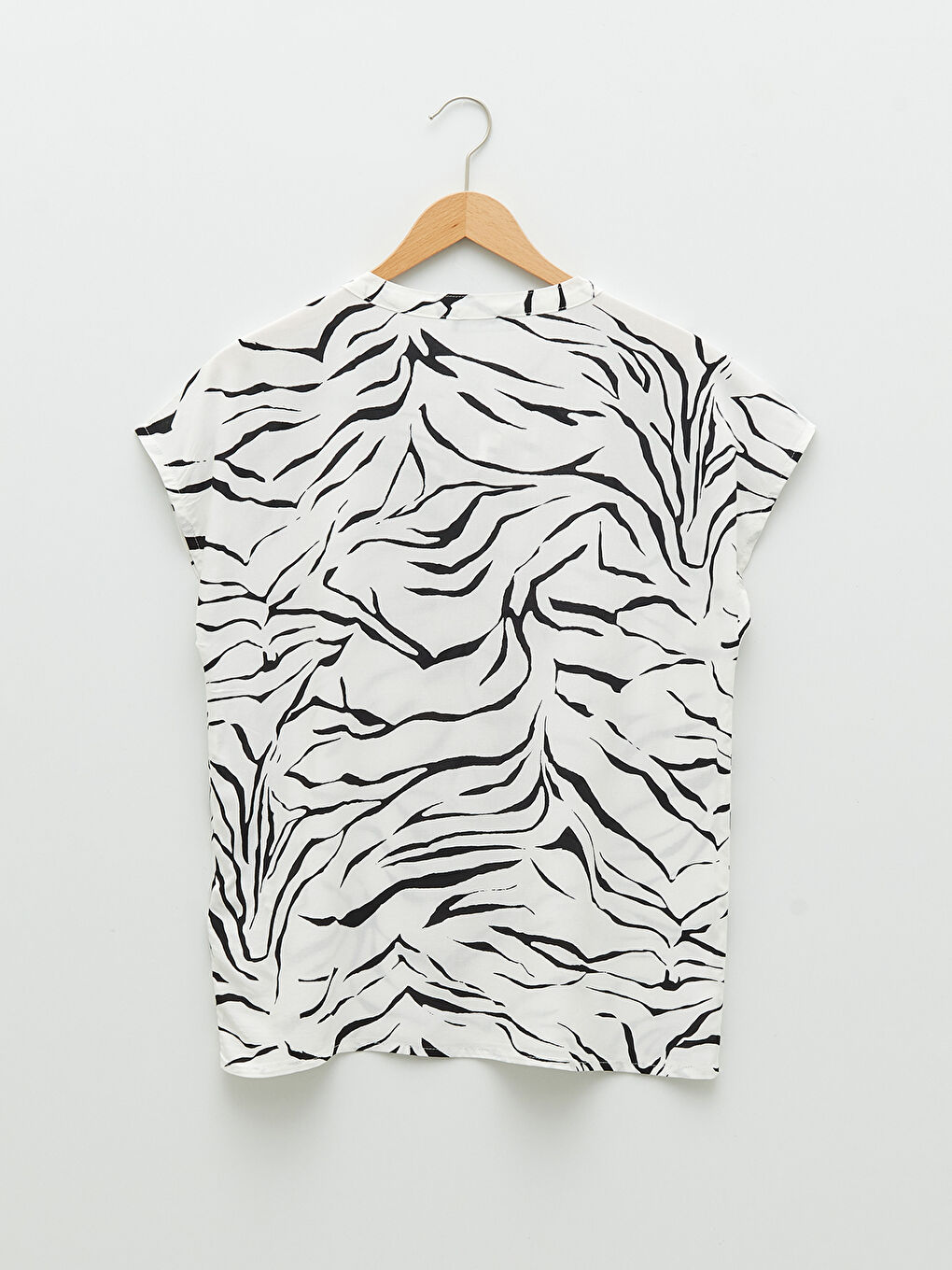 LCWAIKIKI Classic Tie Collar Patterned Short Sleeve Viscose Women's Blouse -S2CT20Z8-LQJ