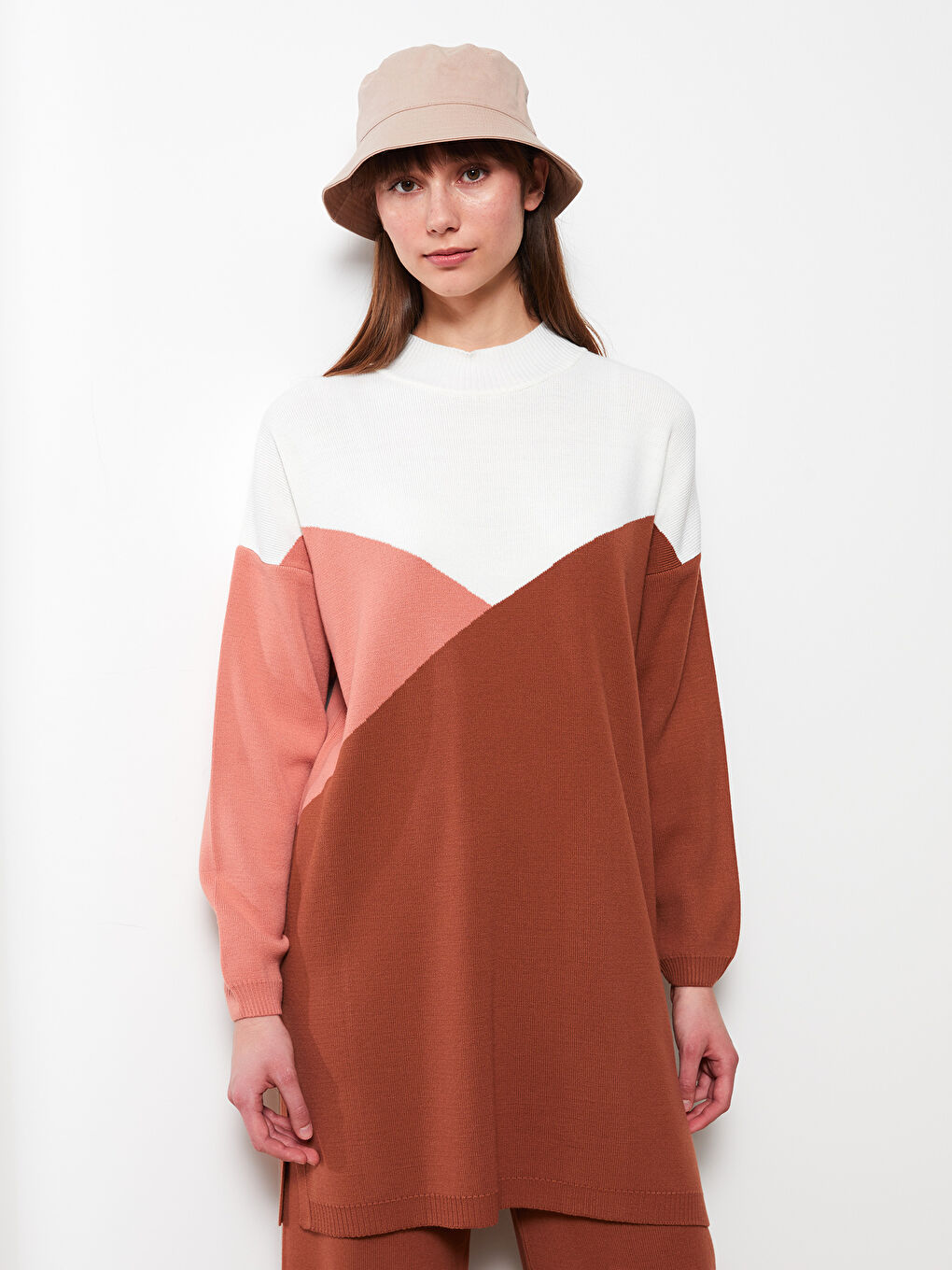Kahverengi Yarım Balıkçı Yaka Renk Bloklu Uzun Kollu Kadın Triko Tunik