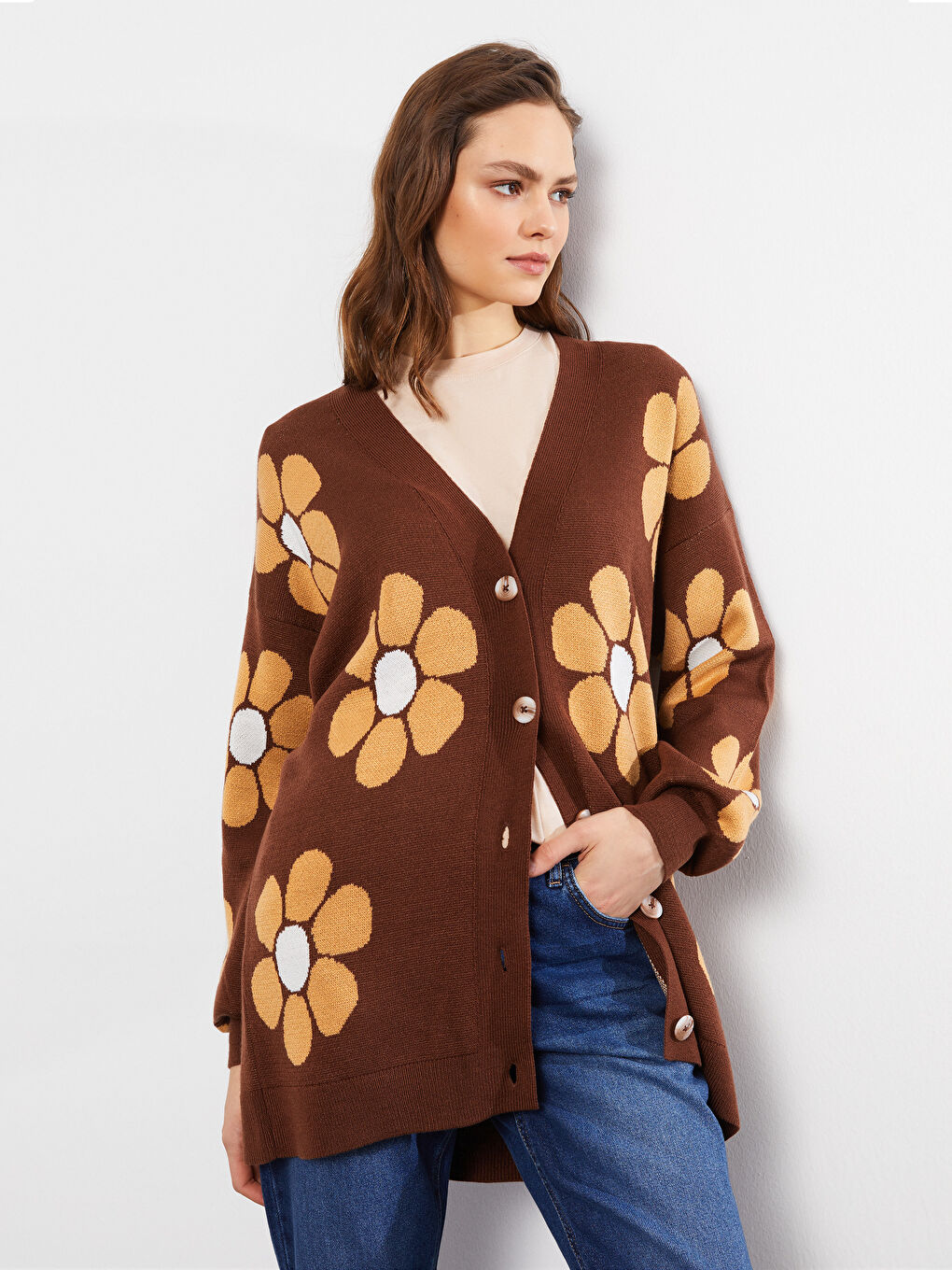 Kahverengi V Yaka Çiçekli Uzun Kollu Kadın Triko Hırka