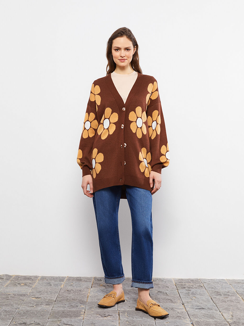 Kahverengi V Yaka Çiçekli Uzun Kollu Kadın Triko Hırka-2