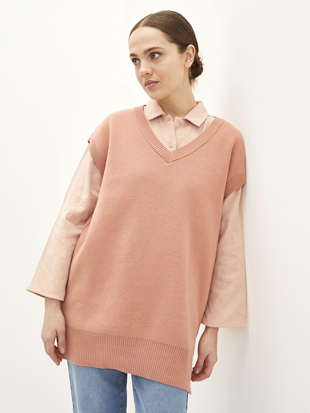 سترة صوفية بدون أكمام برقبة على شكل حرف V سادة للسيدات-2