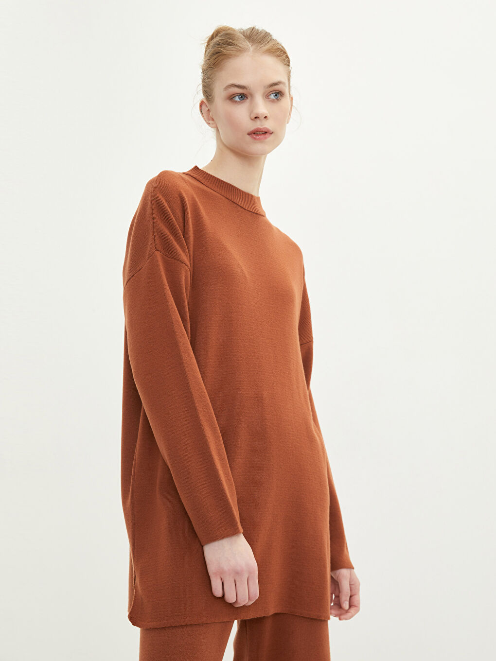 Kahverengi Dik Yaka Kadın Triko Tunik