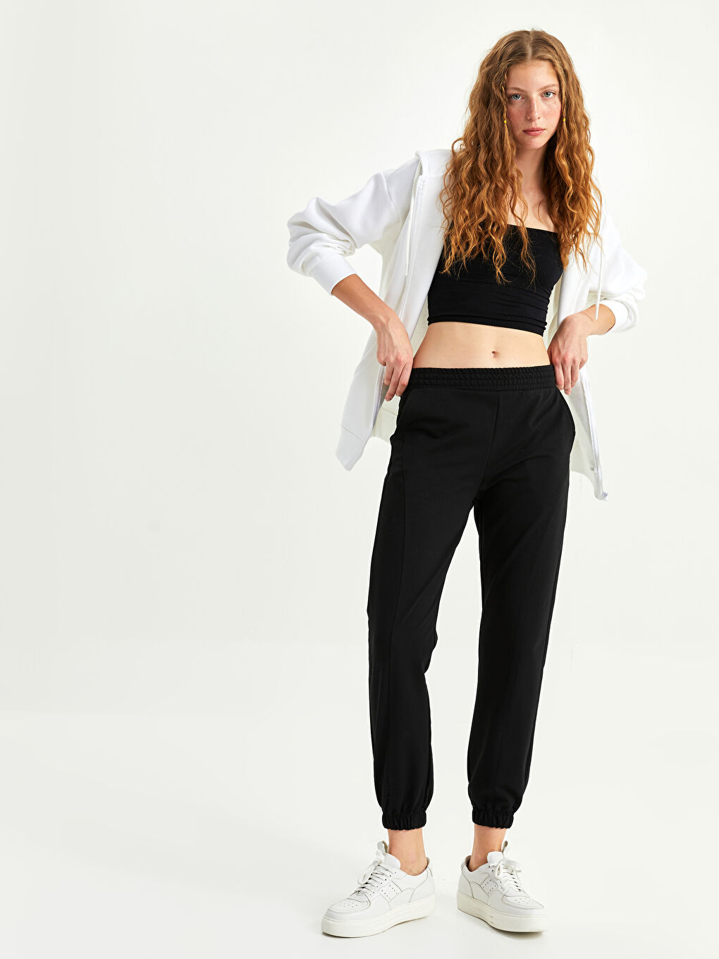 Ženske Jogger Pantalone sa Elastičnim Strukem, Regularnog Kroja i Detaljima Džepova-1