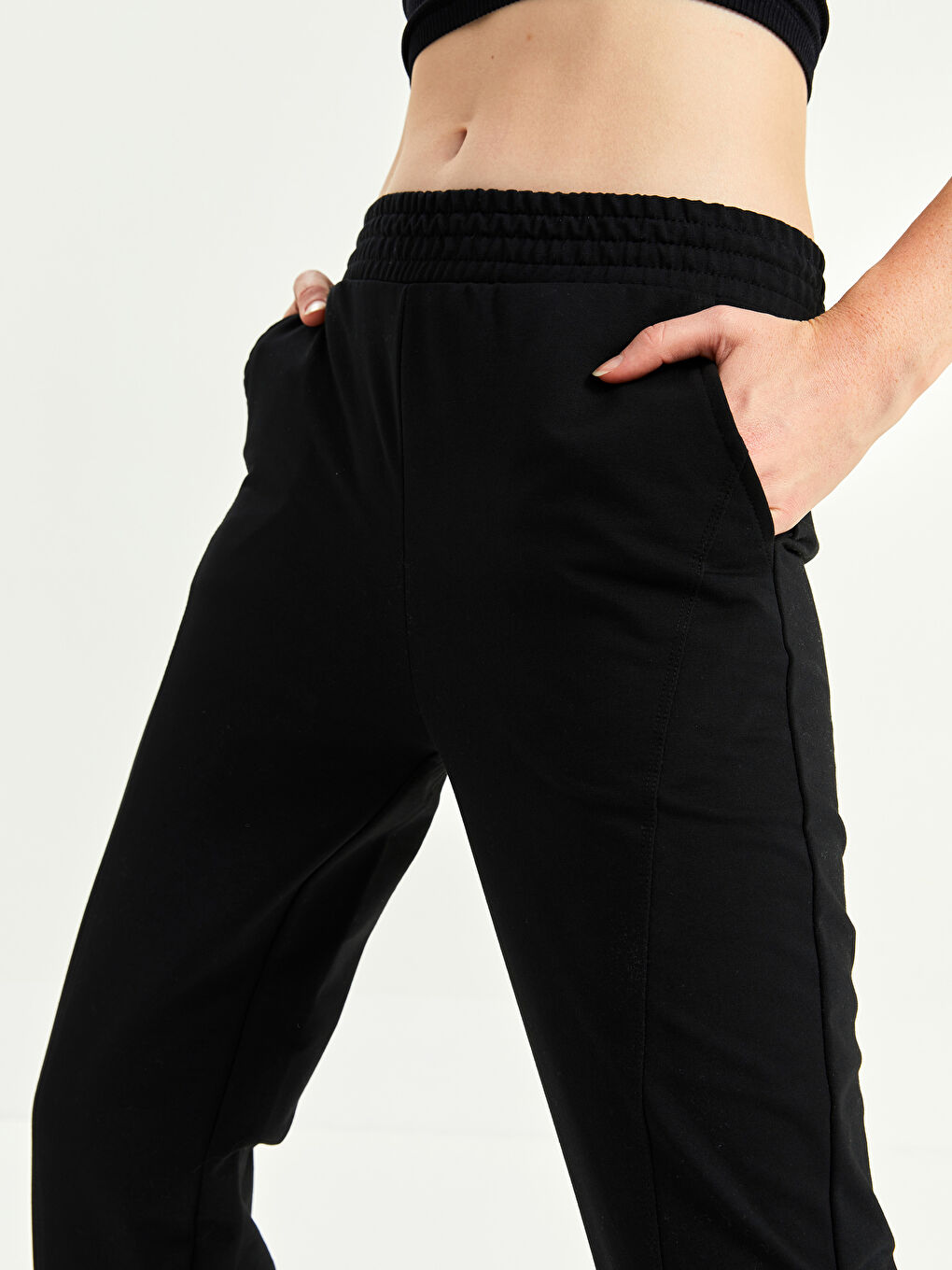 Ženske Jogger Pantalone sa Elastičnim Strukem, Regularnog Kroja i Detaljima Džepova-2