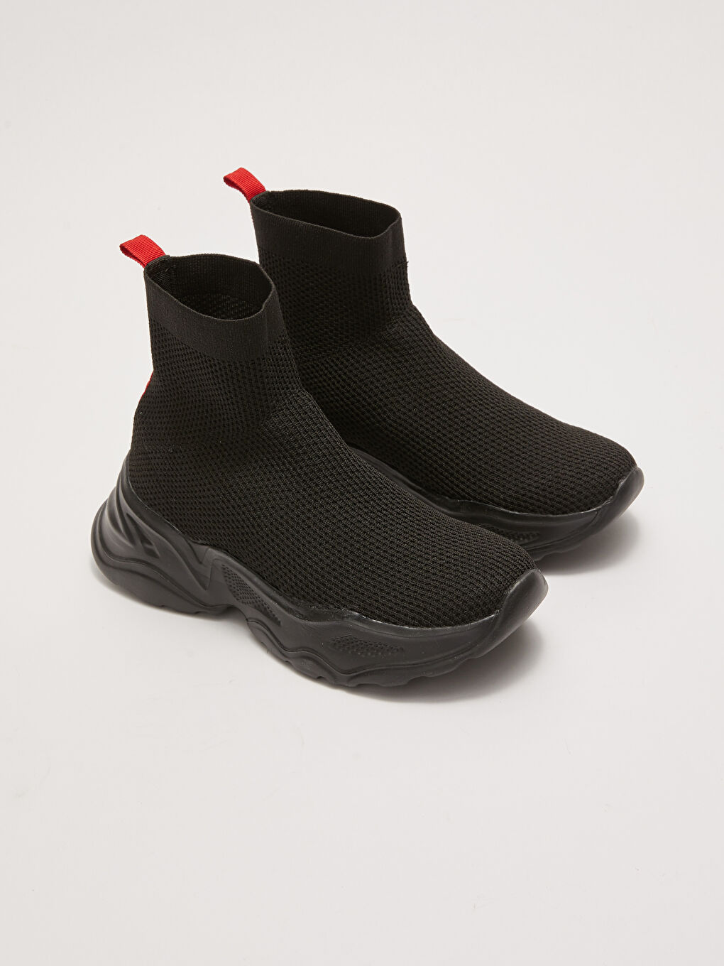 Siyah Kendinden Desenli Kalın Taban Kadın Bot