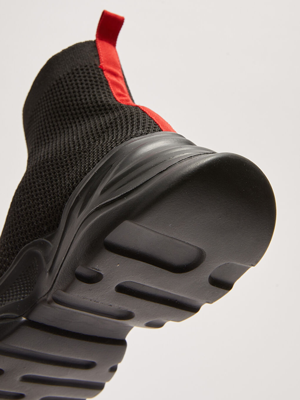 Siyah Kendinden Desenli Kalın Taban Kadın Bot-3