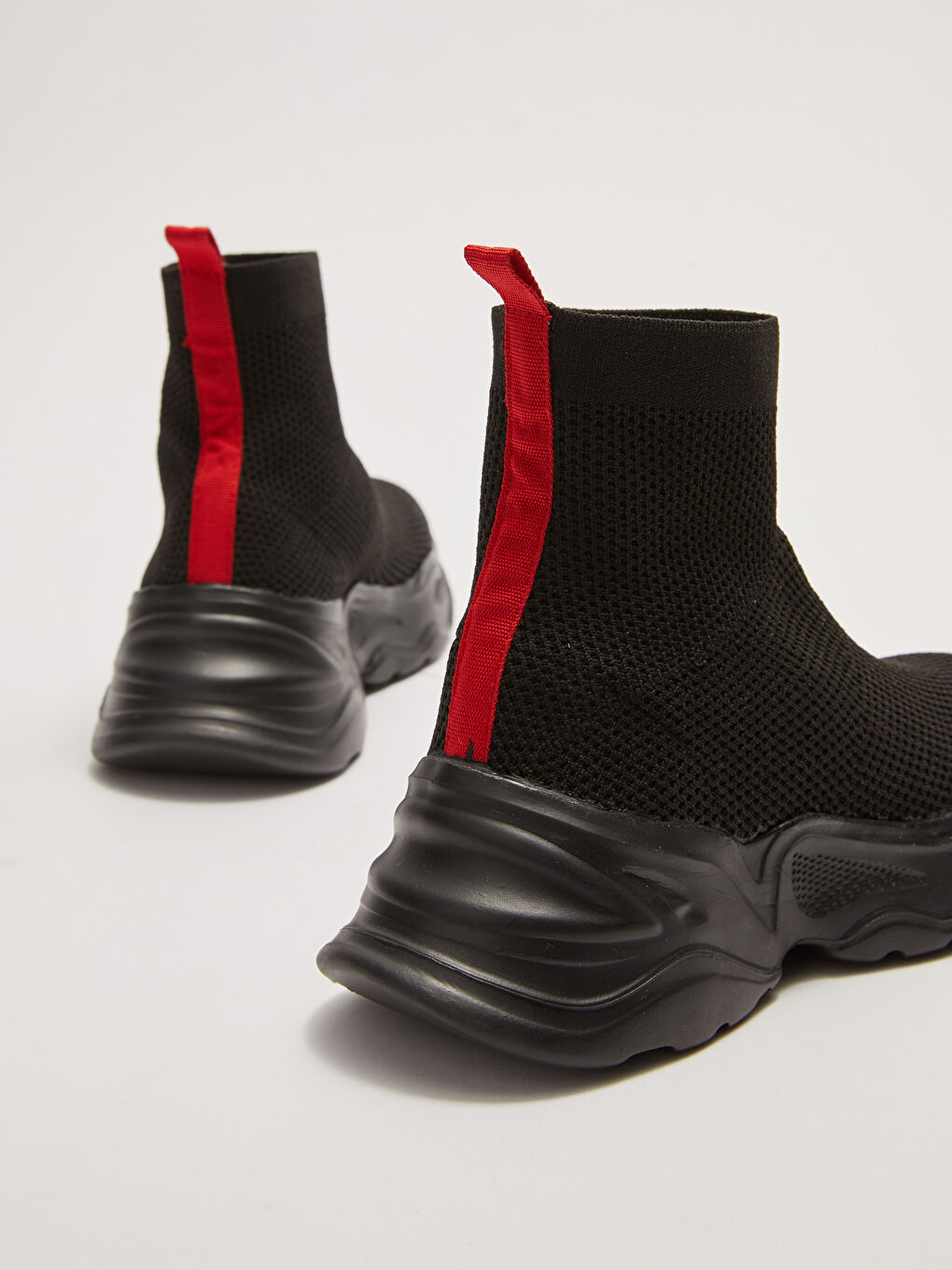 Siyah Kendinden Desenli Kalın Taban Kadın Bot-4